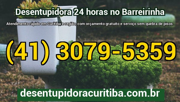 Equipe da Desentupidora Curitiba realizando desentupimento de esgoto em residência no bairro Barreirinha com equipamento de hidrojateamento