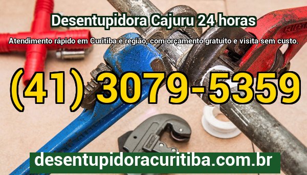 Equipe da Desentupidora Cajuru realizando desentupimento de esgoto em residência no bairro Cajuru, Curitiba