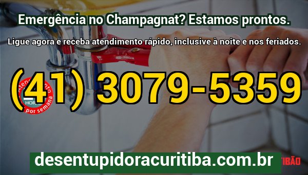 Atendente da Desentupidora Curitiba recebendo chamado de emergência de cliente do bairro Champagnat