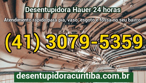 Equipe da Desentupidora Curitiba com caminhão de hidrojateamento atendendo emergência no bairro Hauer, em Curitiba