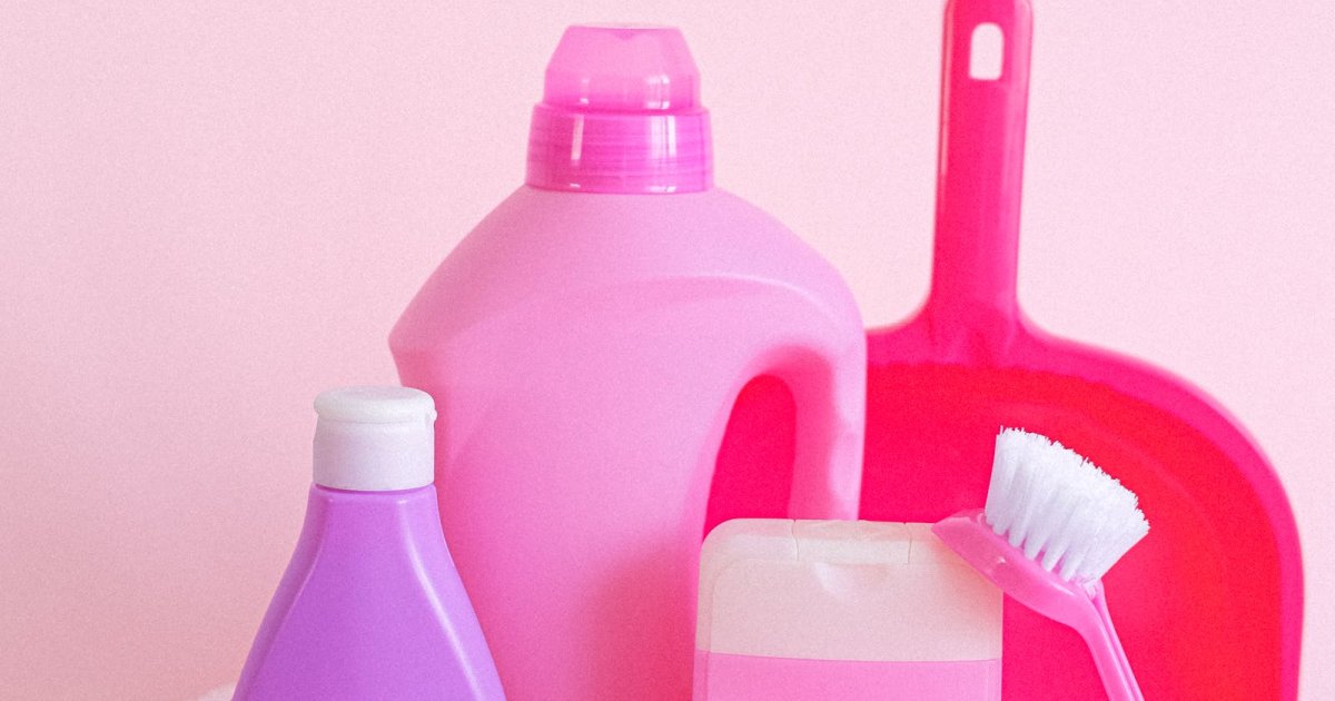 Detergente desentope vaso sanitário? Mitos e verdades sobre a receita popular